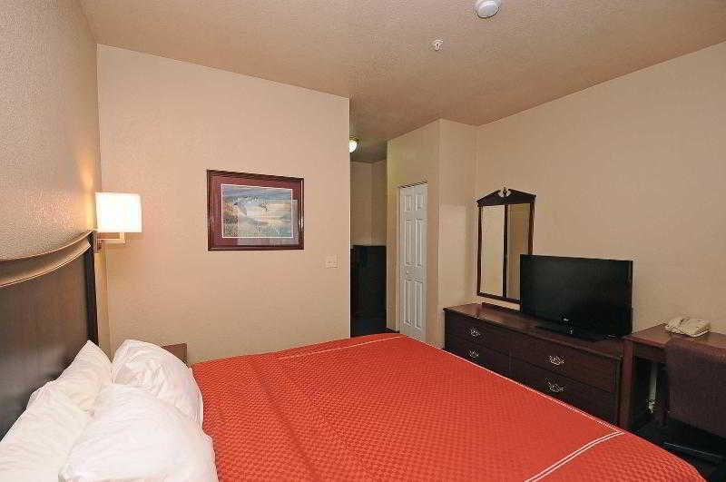 Baymont By Wyndham Clute Lake Jackson Exterior photo